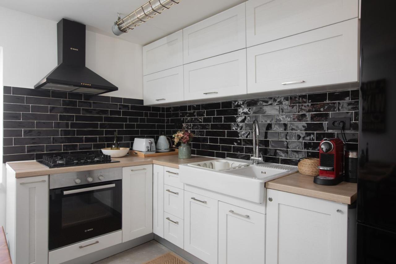Apartment Coastal Villa มาคาร์สกา ภายนอก รูปภาพ